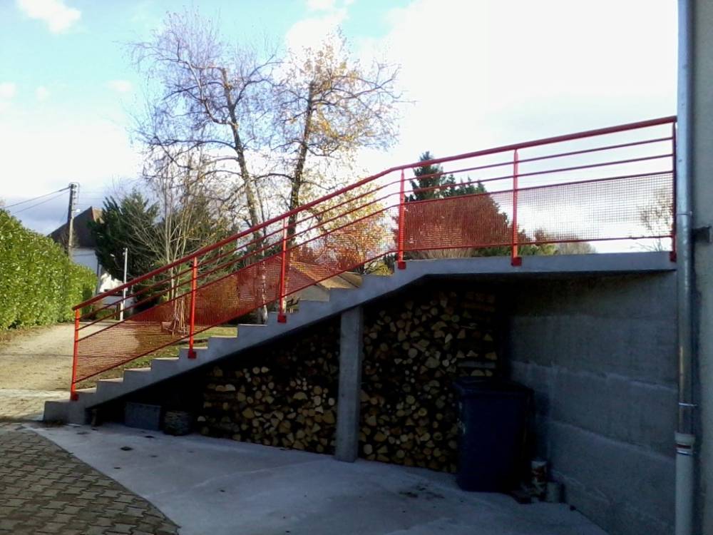 Guttin Serrurerie Chaudronnerie main courante escalier extérieur