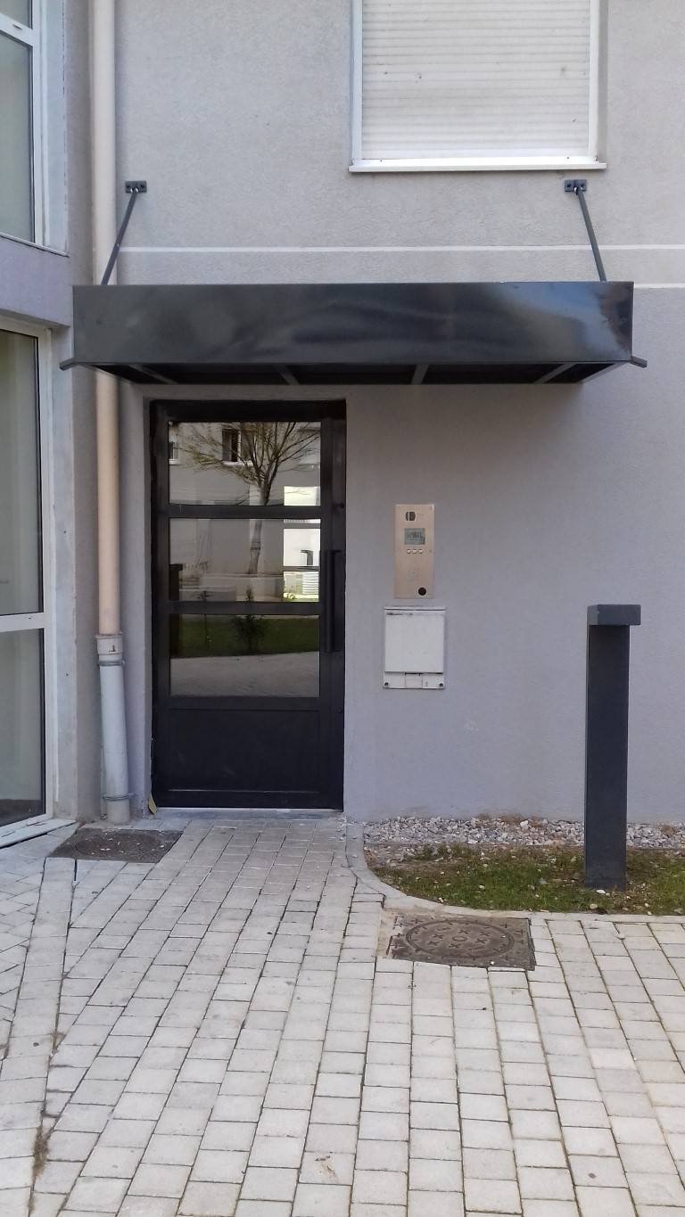 Guttin Serrurerie Chaudronnerie porte entrée résidence